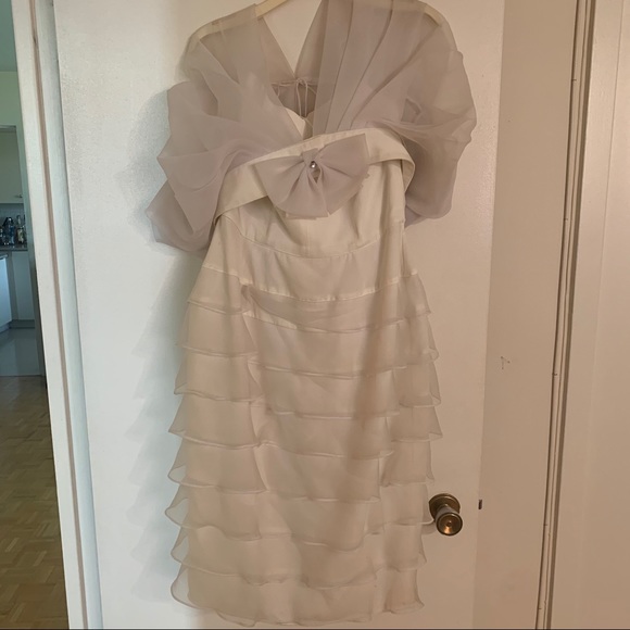 VINTAGE Prom/Wedding Dress - Picture 2 of 8